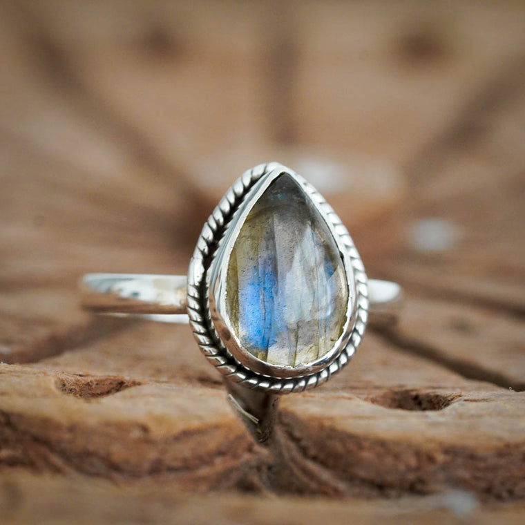 Raindrop Labradorite Ring