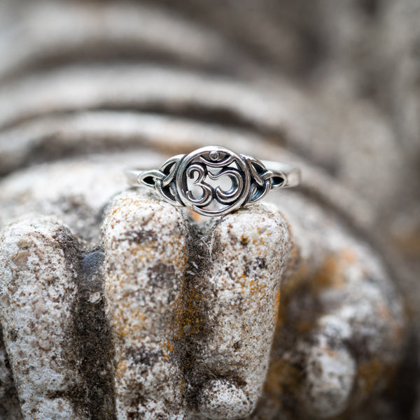 OM Celtic Ring