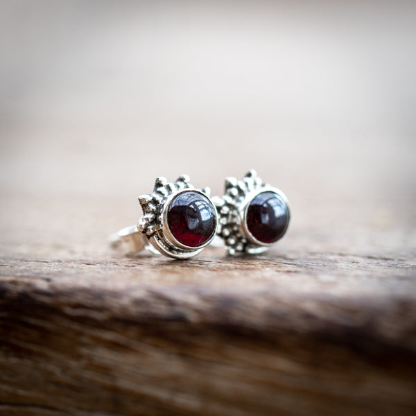 Stella Garnet Studs