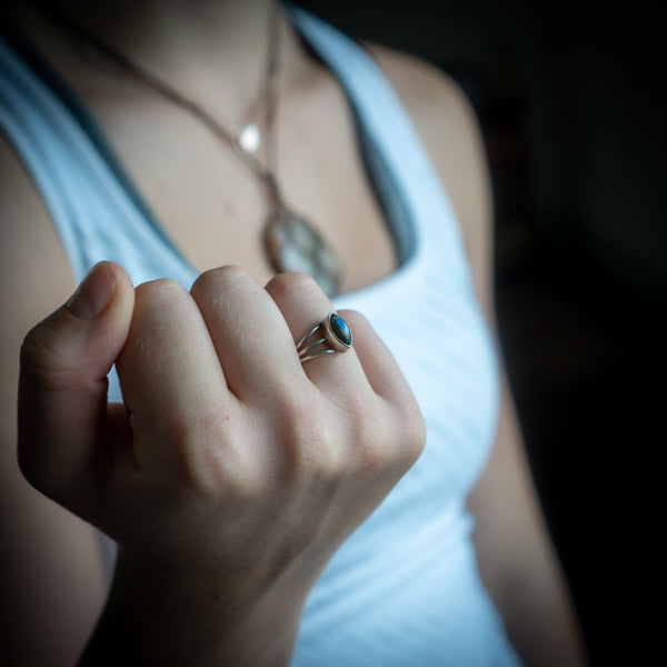 Three Shank Labradorite Ring