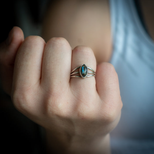 Three Shank Labradorite Ring
