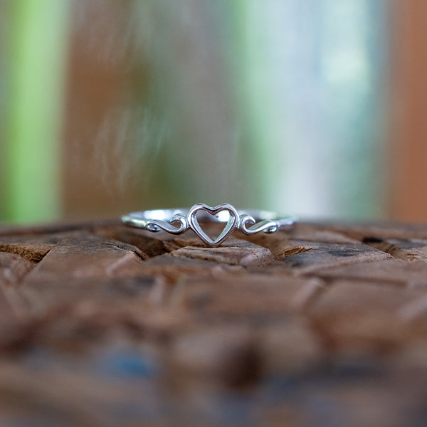 Dainty Heart Ring