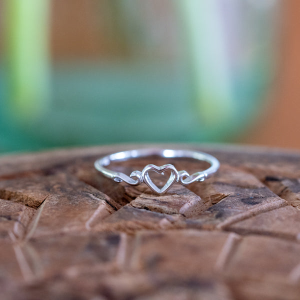 Dainty Heart Ring