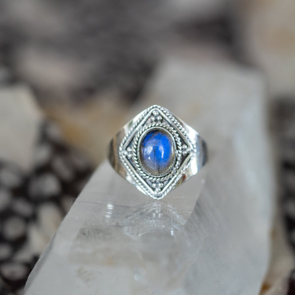 Stellar Labradorite Ring