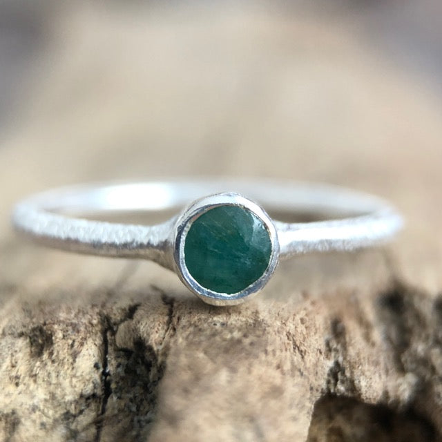 boho sterling silver emerald stacker ring