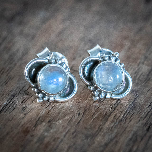 Unique silver Natural Moonstone Stud Earrings at Rs 750/pair in Jaipur |  ID: 22164619197