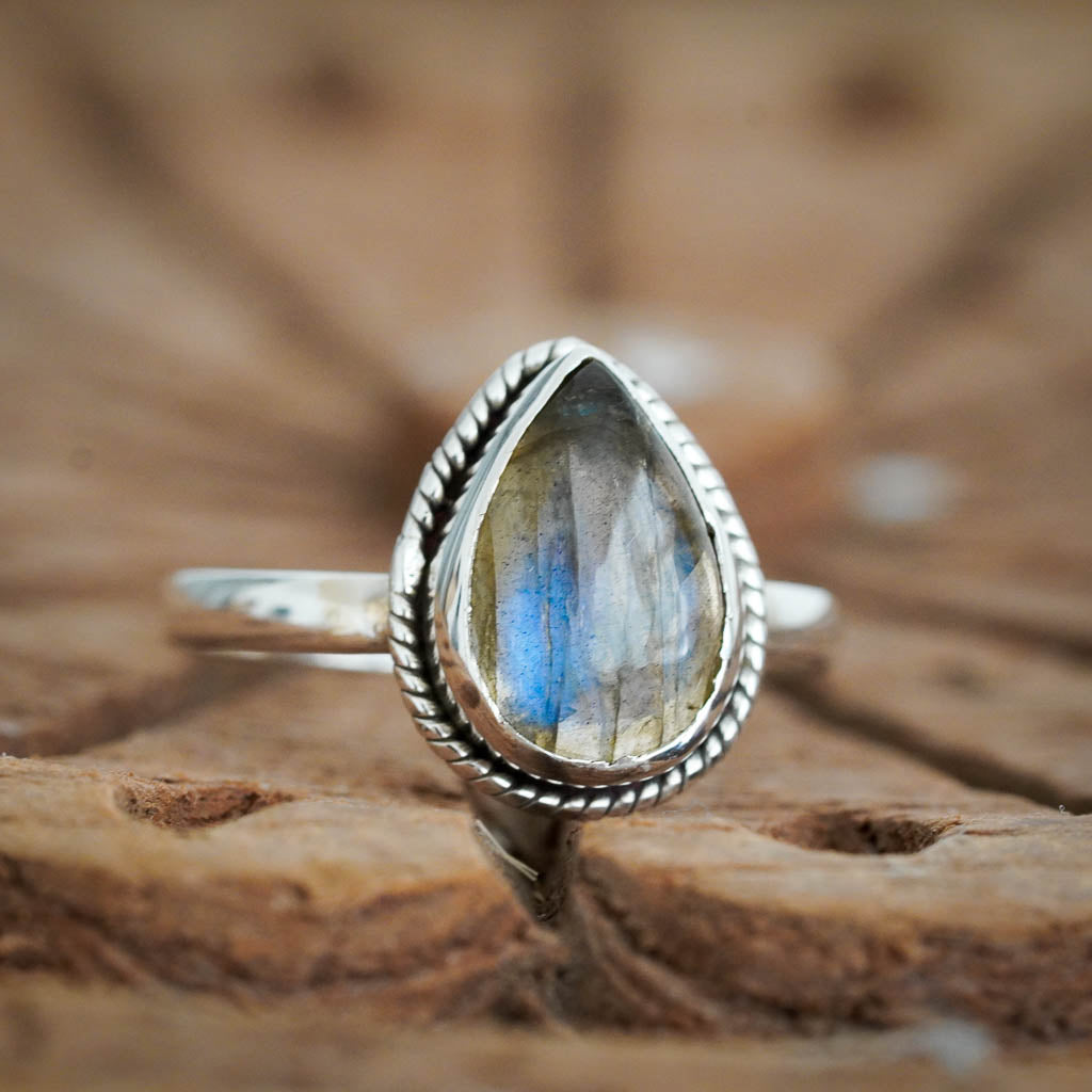 Raindrop Labradorite Ring