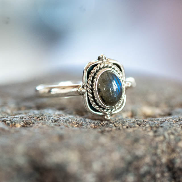 Alluring Labradorite Ring