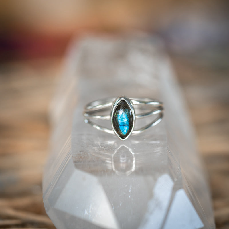 Three Shank Labradorite Ring