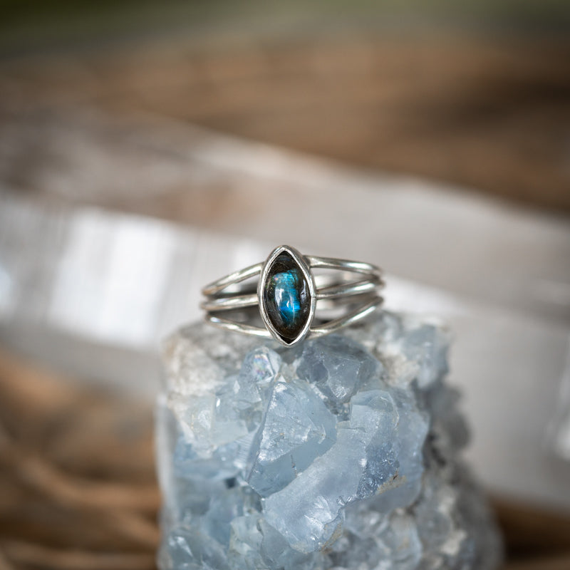 Three Shank Labradorite Ring